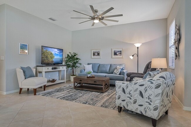 Building Photo - AVAILABLE April - 2/2.5 Townhome with 1 Car garage in Paseo!