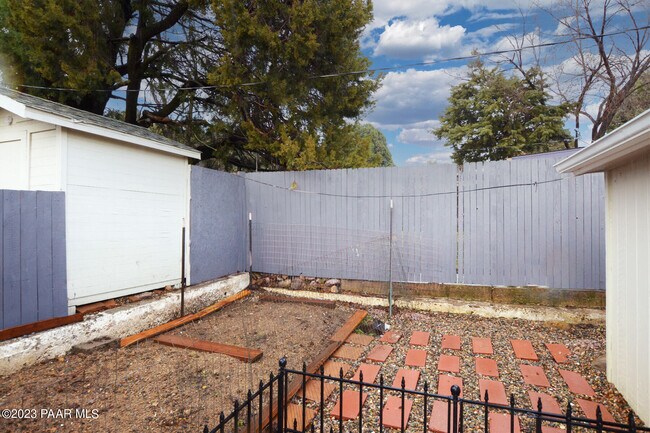 Building Photo - 135 S Arizona Ave
