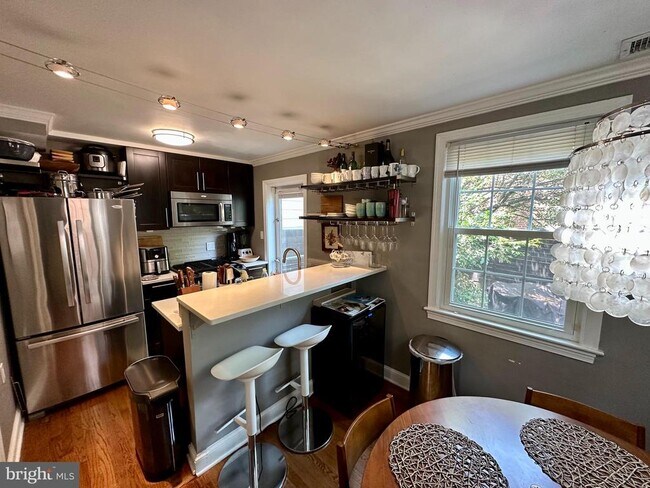 Foto del edificio - 3513 T St NW