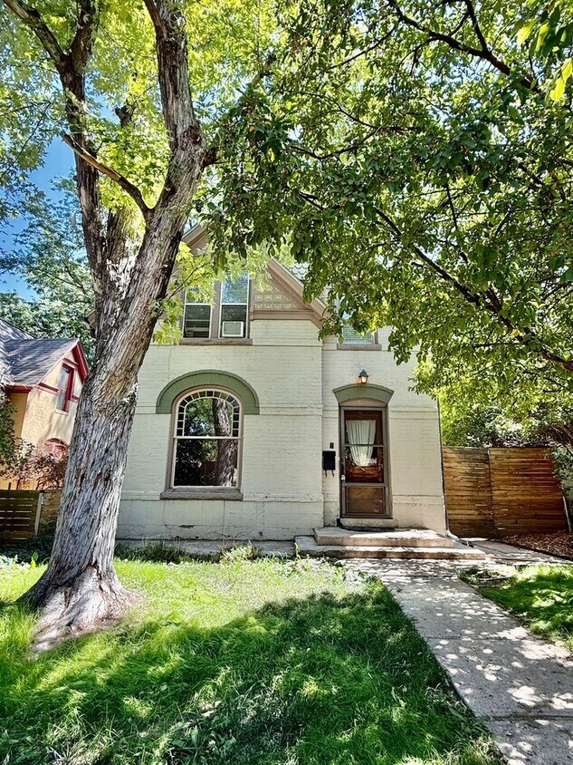 Foto principal - 1020 Detroit St