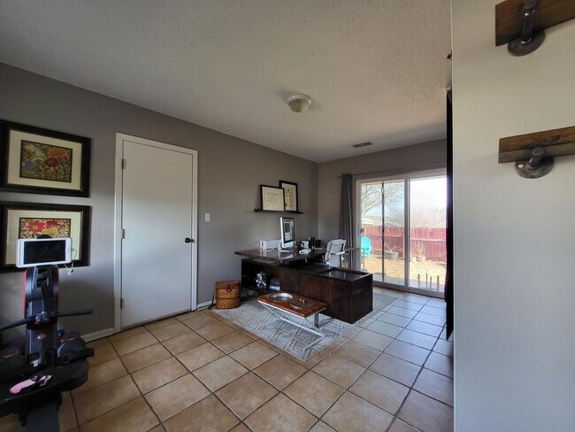 Foto del edificio - Great home on a corner lot