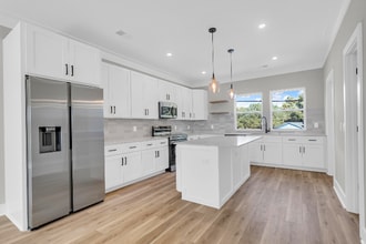 Building Photo - 2007 Arbutus Ave