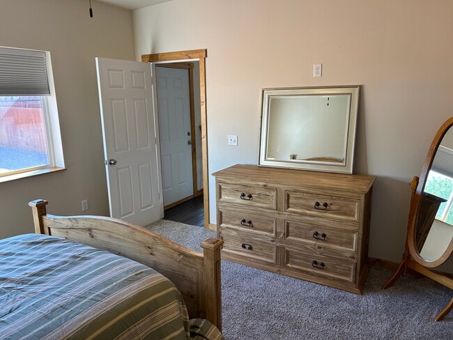 Building Photo - 351 W Buttercup Way