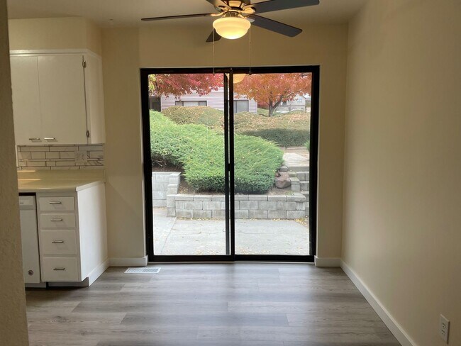 Building Photo - Now renting 3 bedroom House