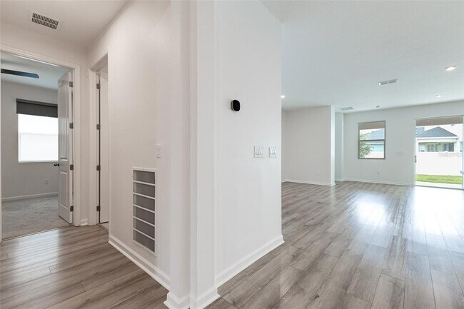 Foto del edificio - 7910 Waterfield Ave