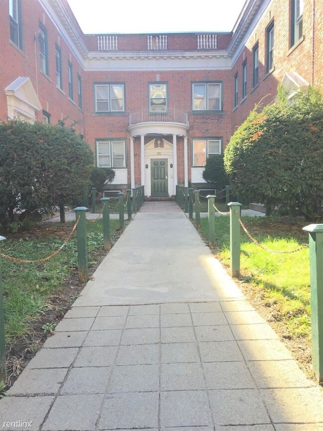 Building Photo - 610 George St