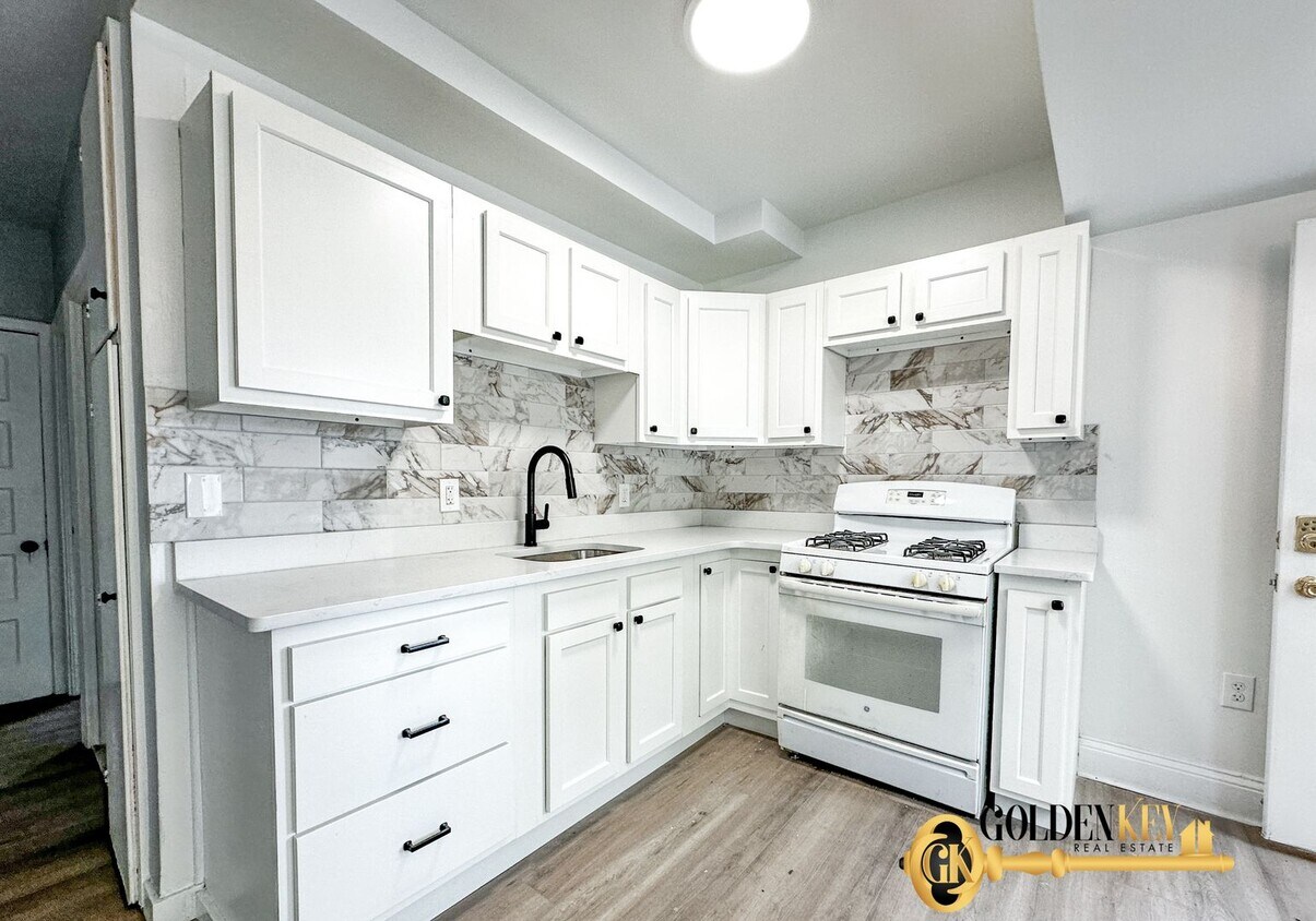 Foto principal - 308 W Twelve Mile Rd
