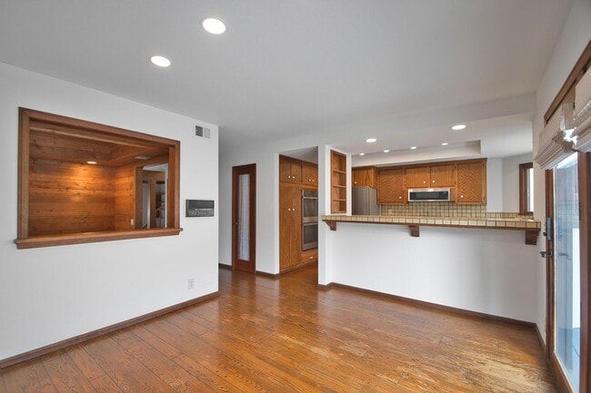 Building Photo - 472 36th St