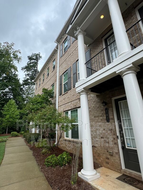 Building Photo - 707 Topsail Ln