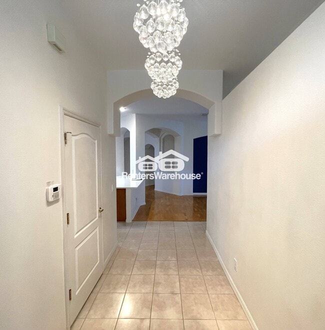 Building Photo - 14950 Hidden Oaks Cir