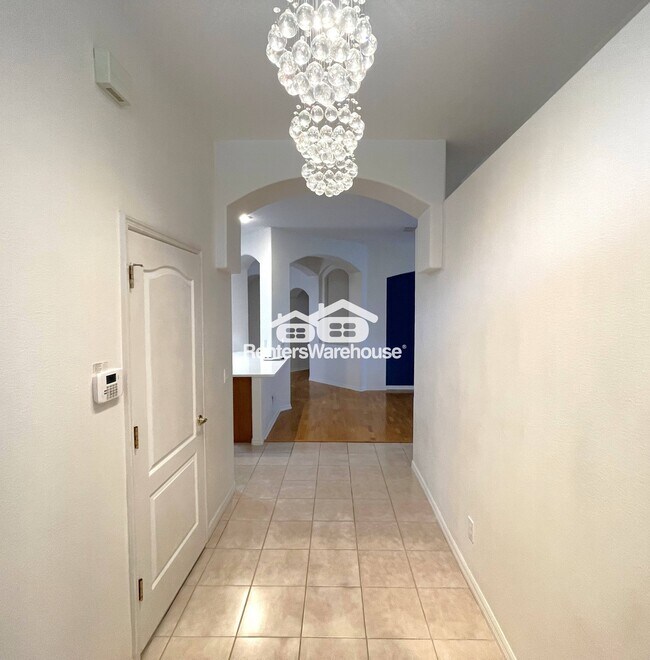Foto del edificio - 14950 Hidden Oaks Cir