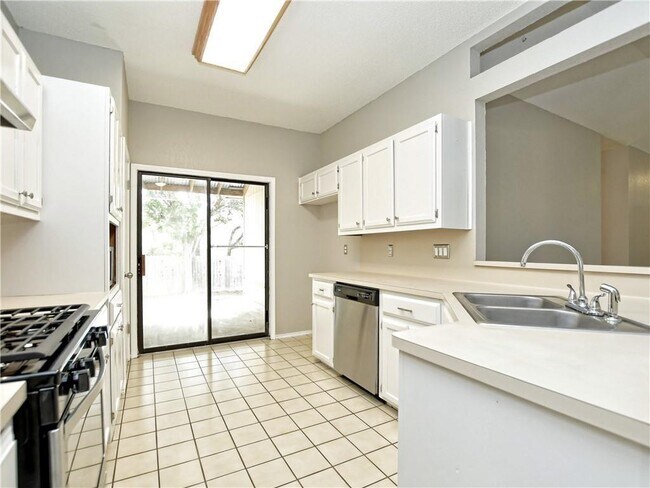 Foto del edificio - 606 Tyrone Dr