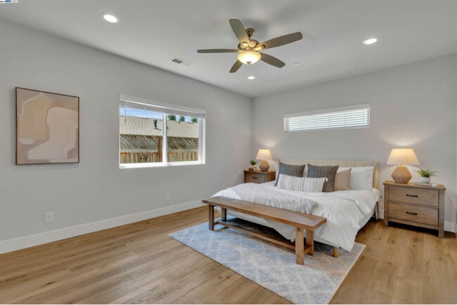 Building Photo - 3626 Hemlock Ct