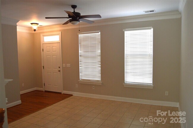 Foto del edificio - 21330 Pine St