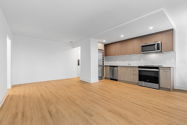 Building Photo - 135 Tyndall Ave