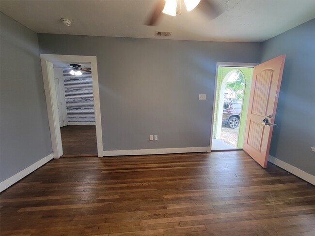 Building Photo - 5319 Avenue O