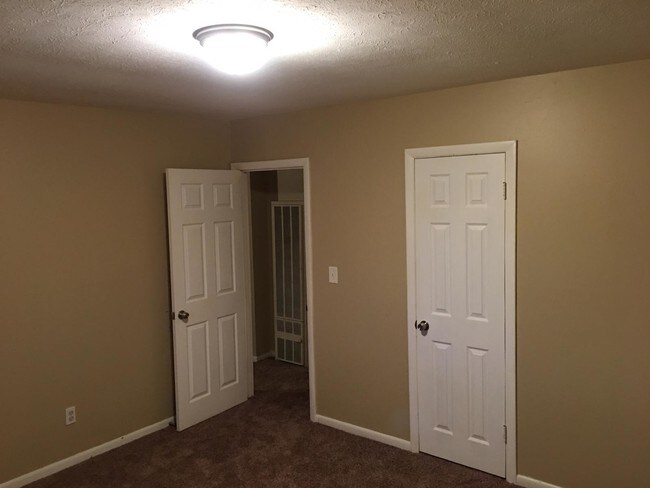 Building Photo - 3021 Cusseta Rd