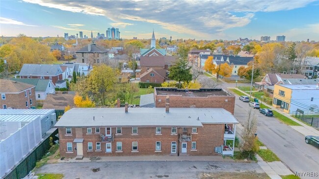 Building Photo - 2253 Niagara St