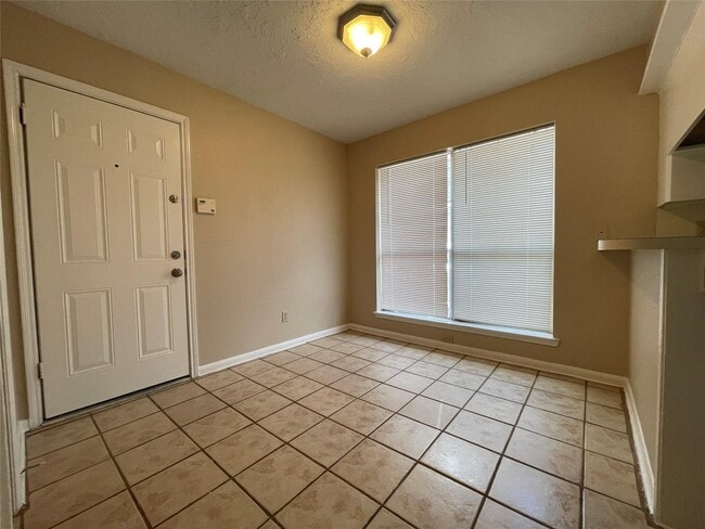 Building Photo - 1810 Mustang Springs Dr