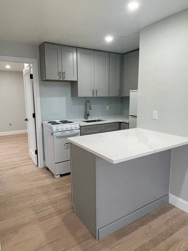 23 Claremont Ave Unit D, Quincy, MA 02169 Condo for Rent in Quincy, MA