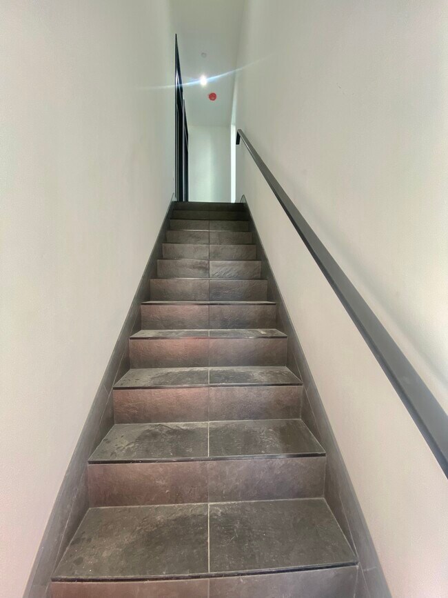 Foto del edificio - 161 S Hoover St