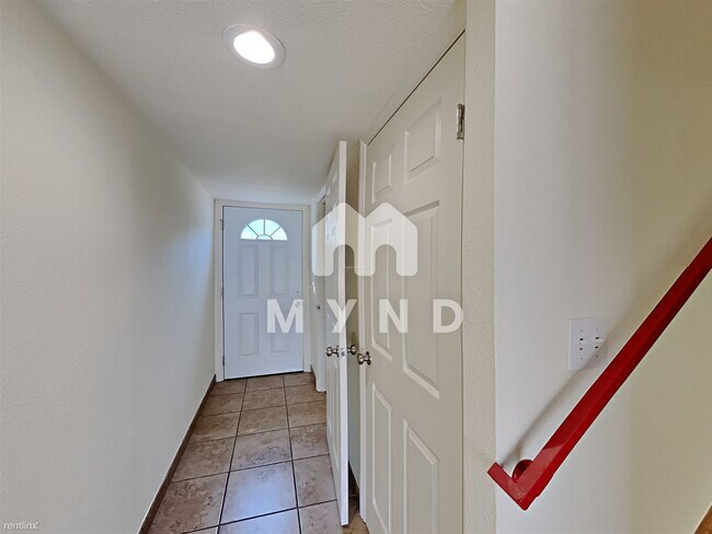 Building Photo - 3 br, 1.5 bath Condo - 5987 Mack Rd Apartment