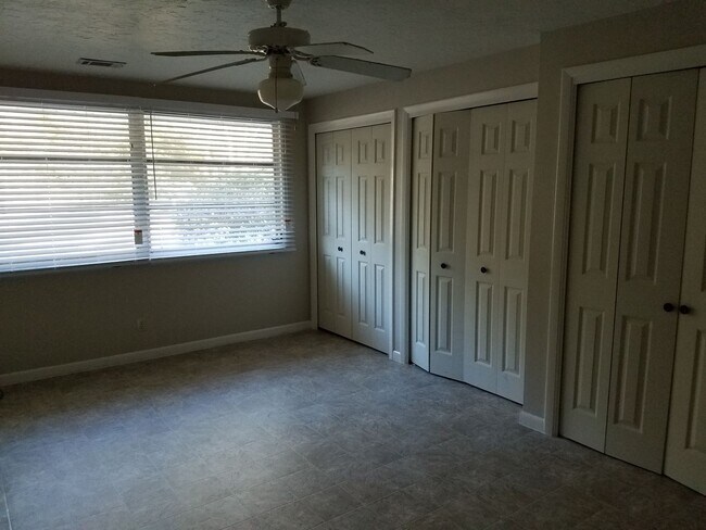 Building Photo - Waterfront 3 bedroom 2 bath in Beautiful B...