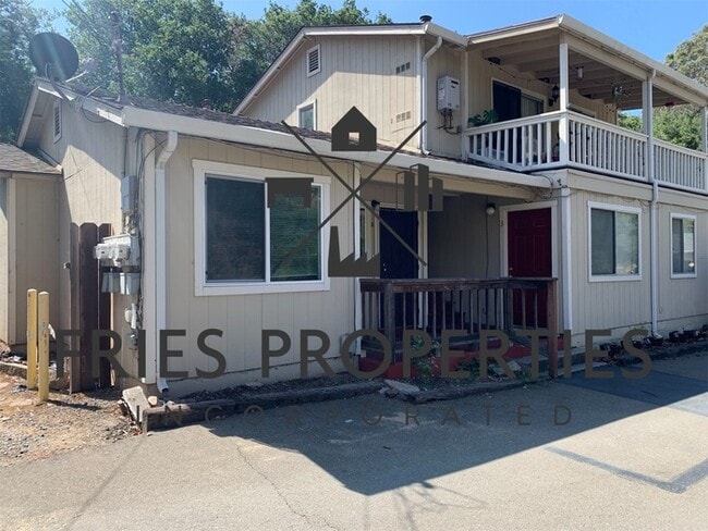 Building Photo - Petite 2 Bedroom, 1 Bath with yard