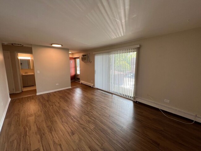 Building Photo - Cozy 1-Bed, 1-Bath Apartment in Villa Park...