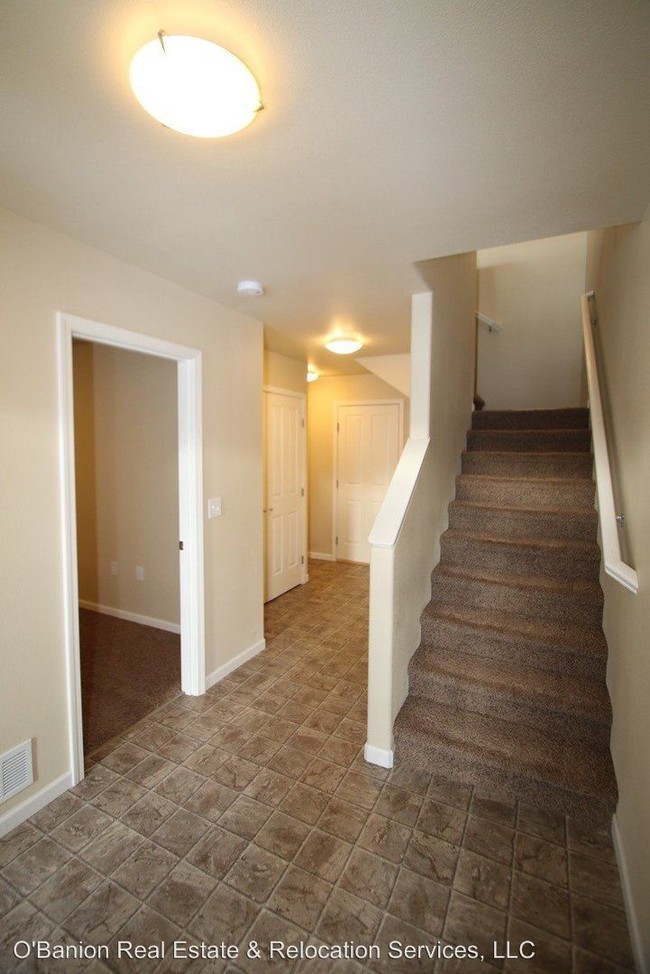 Building Photo - 7763 Creekside Center Drive