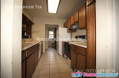 Foto del edificio - 1004 Riverview Terrace