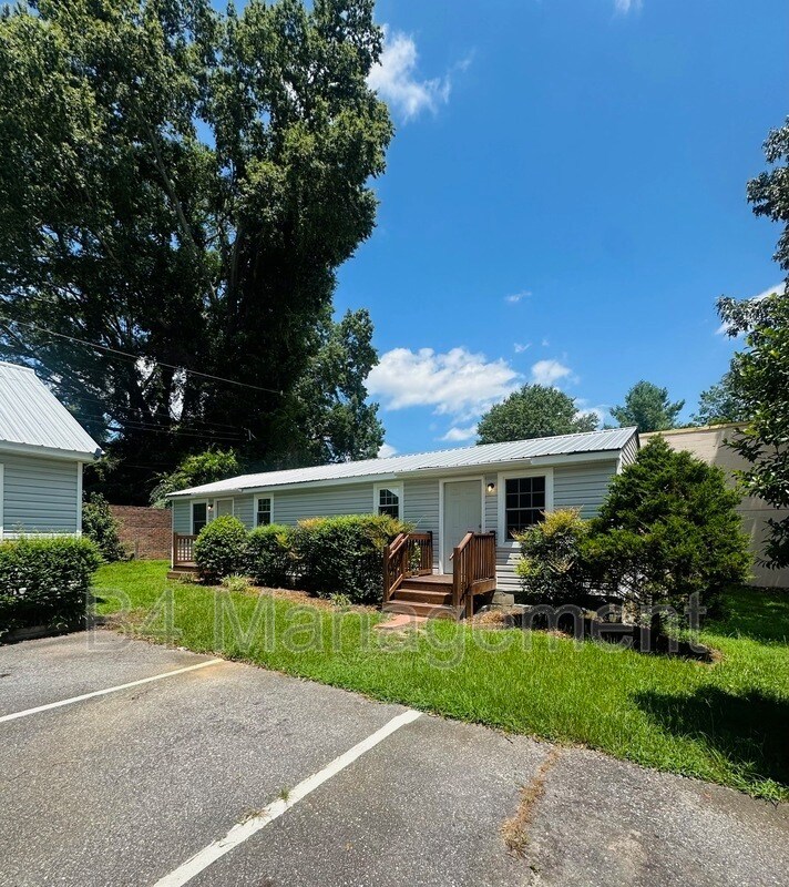 Foto principal - 1844 E Main St