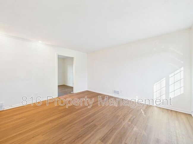 Building Photo - 6202 E 150th Terrace