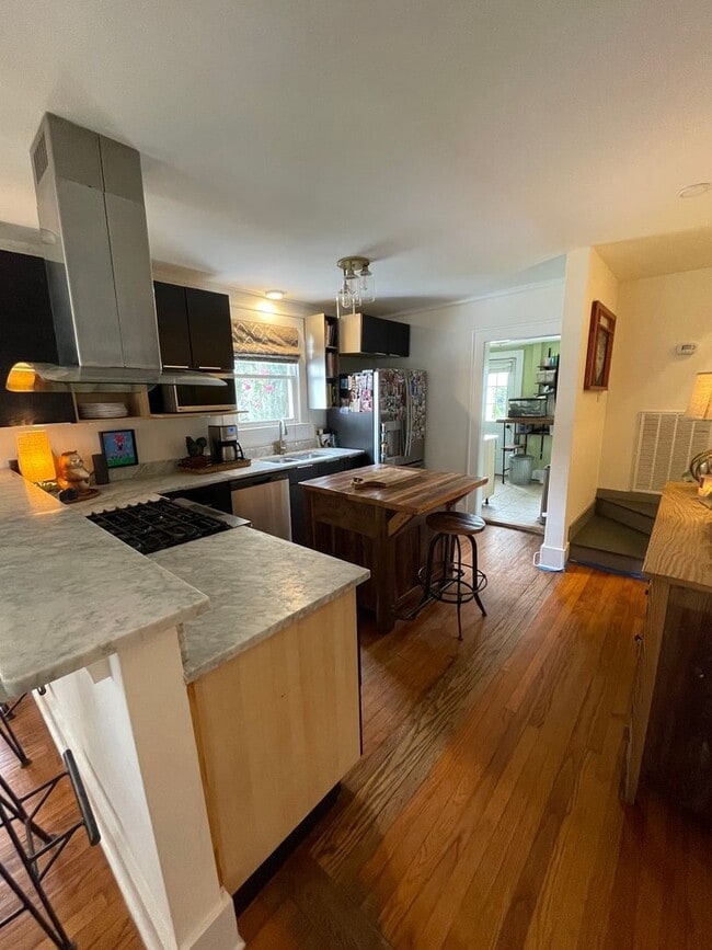 Foto del edificio - Charming Three Bedroom Home in the Heart of West Ashely