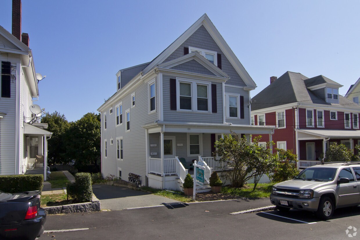 Primary Photo - 25 Elm St