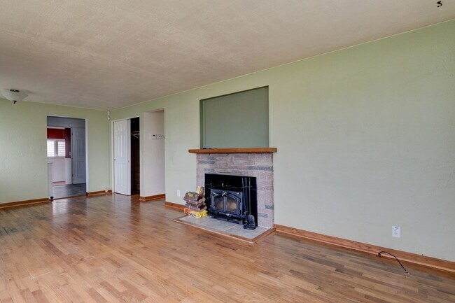 Foto del edificio - 2 Bedroom Pet Friendly Rambler in Town