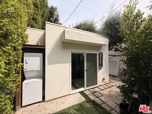 Foto del edificio - 1162 N Poinsettia Pl