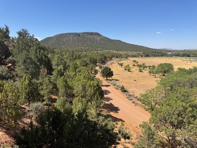 Foto del edificio - Truly unique and one of a kind Baker Reservoir home. Price Reduced! 3-Month Lease Option Available!