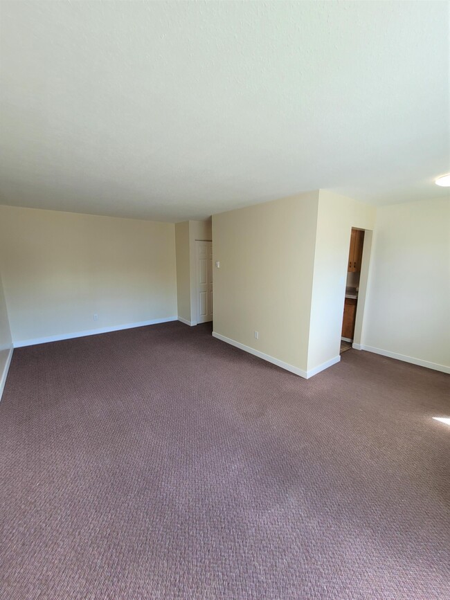 Building Photo - 626 Kinchant St