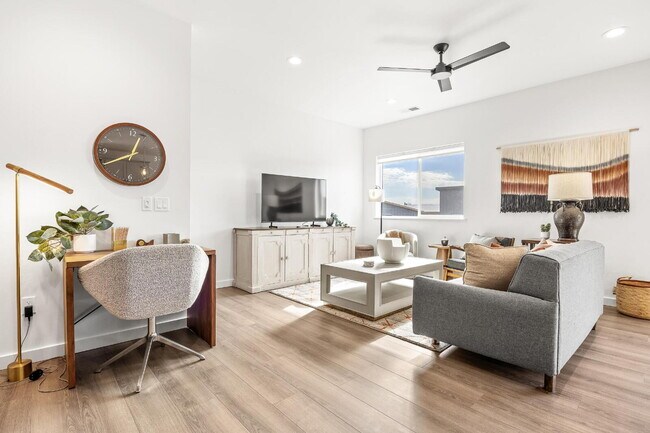 Foto del edificio - Modern 2-Bed Townhouse... Ideal for Professionals or Travelers