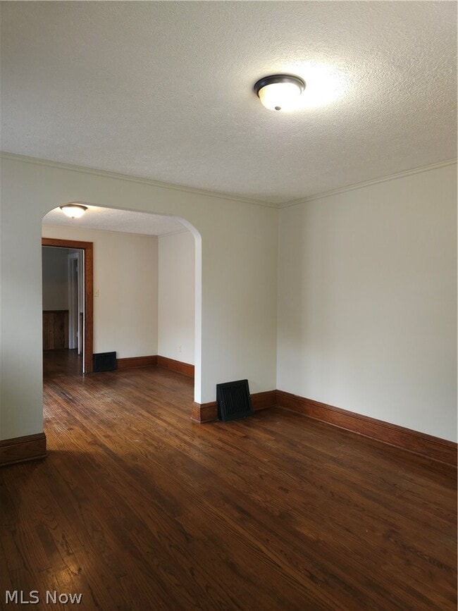 Building Photo - 578 Plum Ave