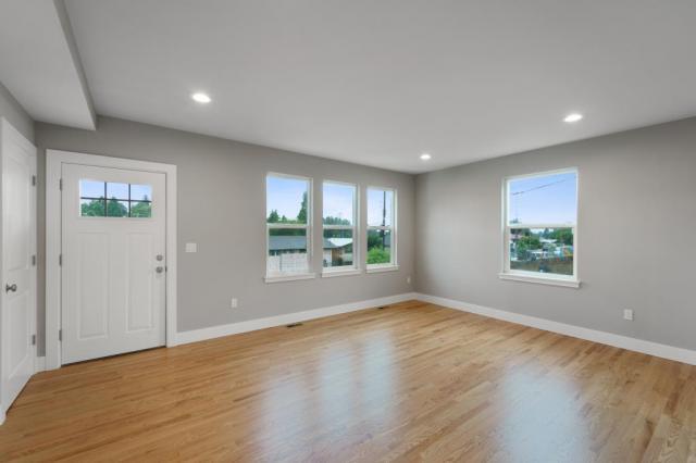 Building Photo - 4 bedroom in Seattle WA 98118