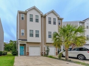 Building Photo - 703 Elton Ave