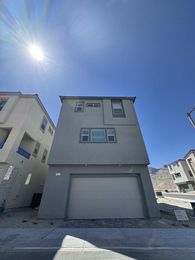Primary Photo - 1485 Whistling Kite St