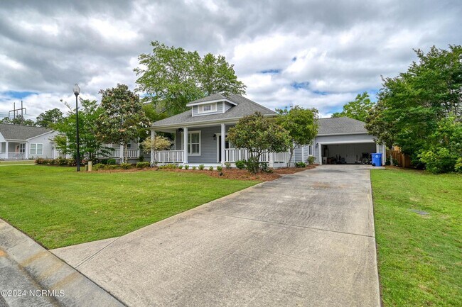 Building Photo - Holly Ridge Bungalow 3/2