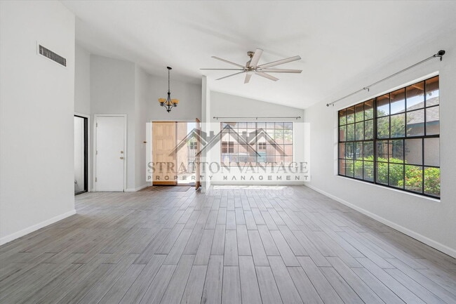 Foto del edificio - 2142 S Las Palmas