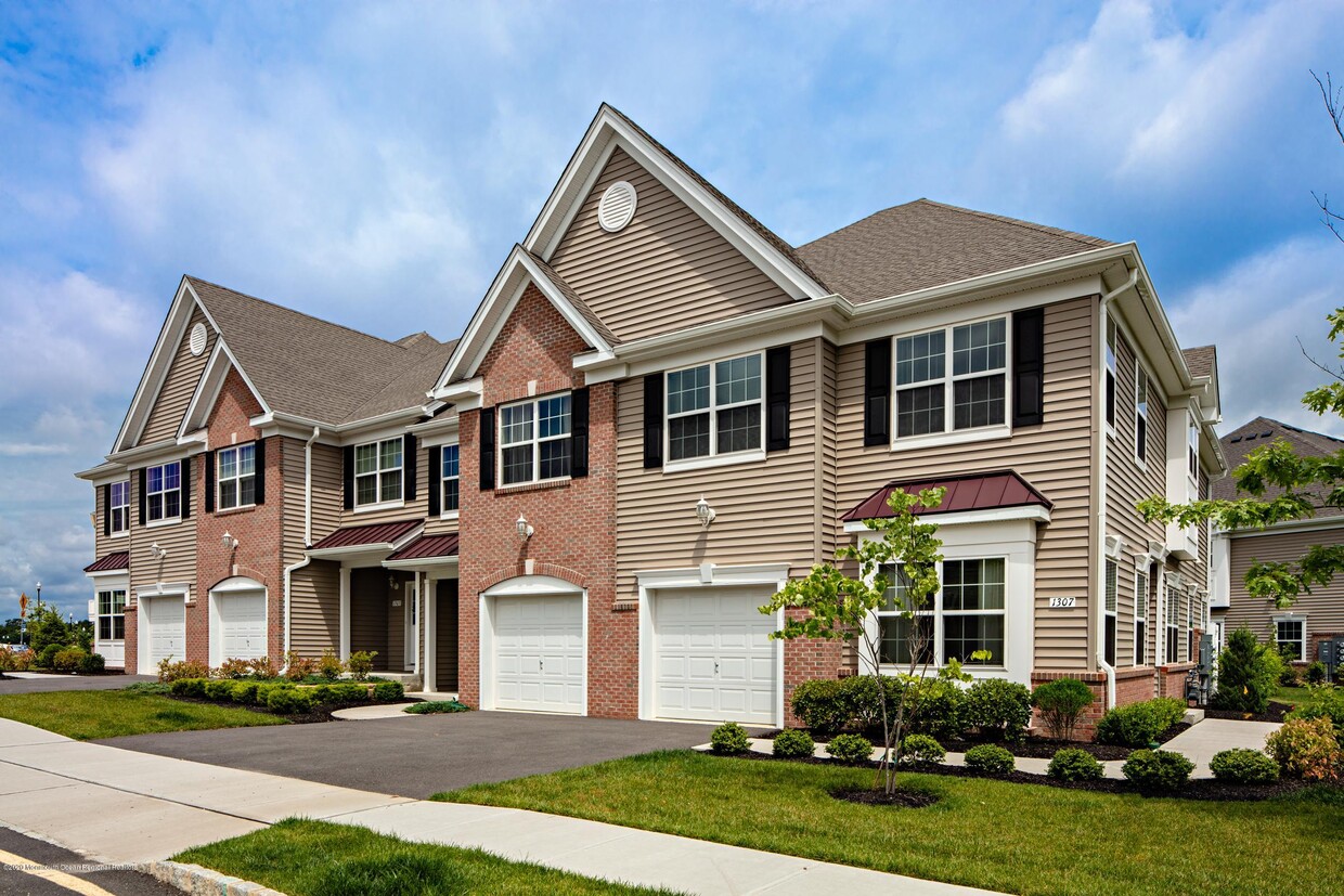 Primary Photo - 2410 Stallion Cir E