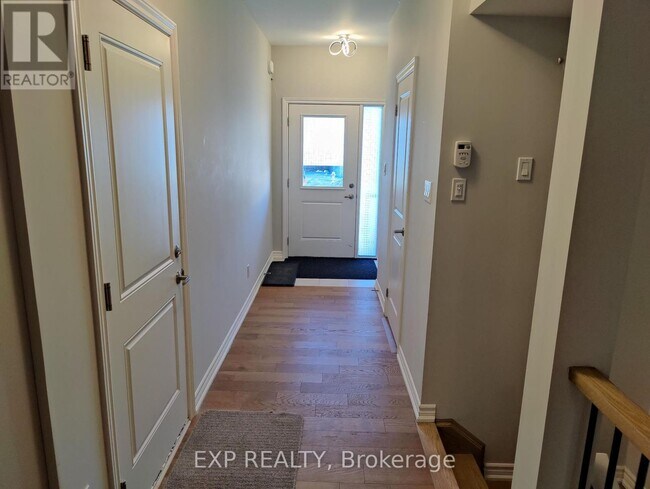 Building Photo - 112 Delphi Ct