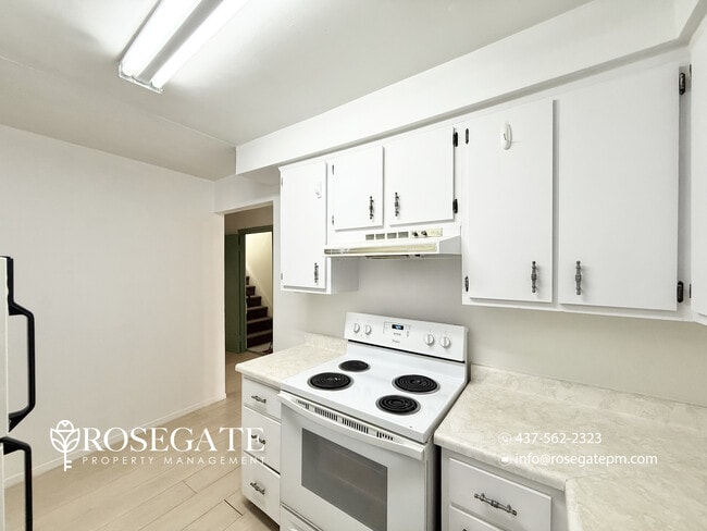 Building Photo - Pet-Friendly 2-Bedroom Apartment with Parking, Ensuite Laundry & Deck in East York