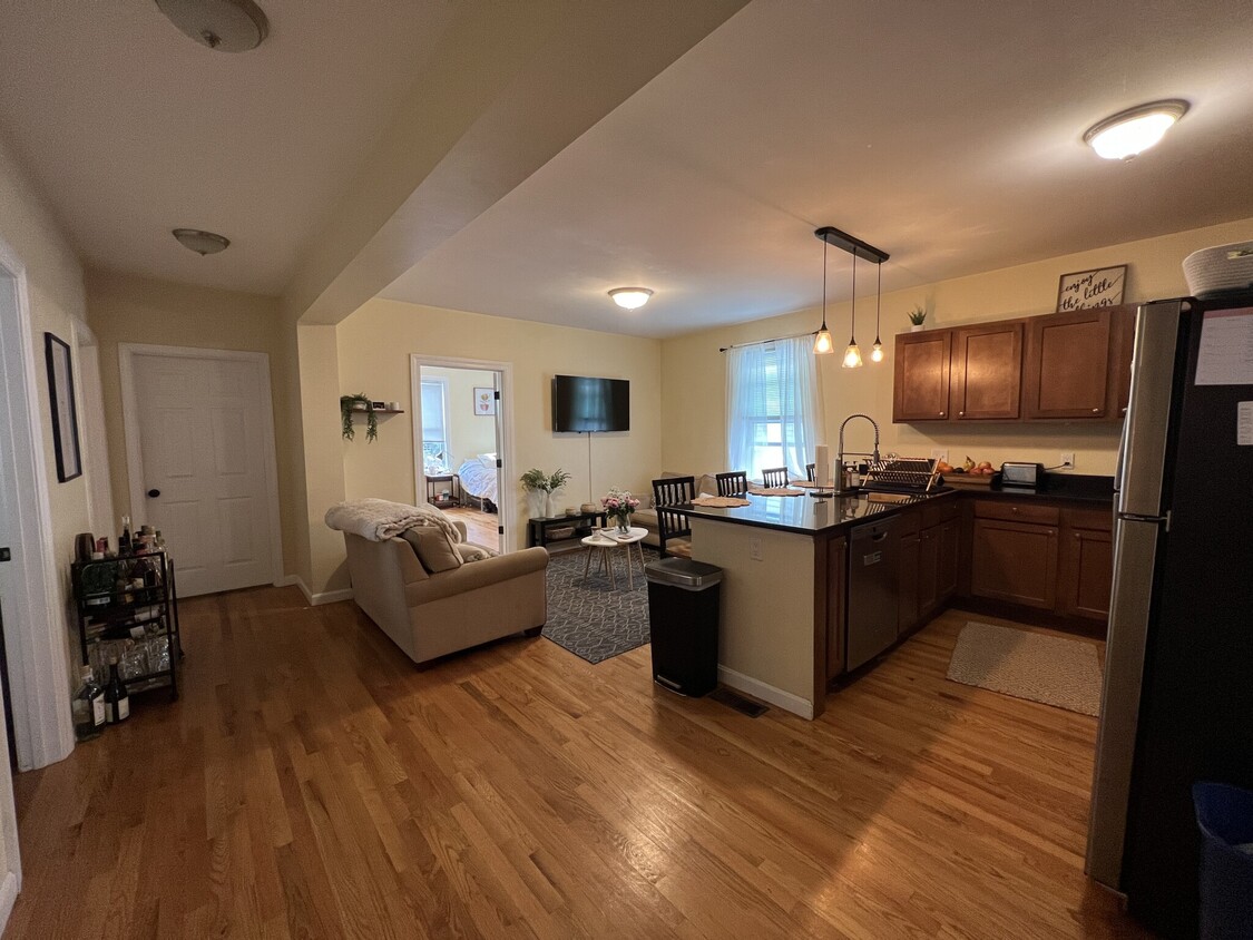 Primary Photo - 34 Gorham St